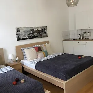  Apartment New, Bright Near The Metro!
