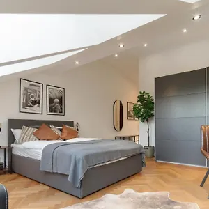 Designer Apartments, 2 Min To U1 Reumannplatz Apartment